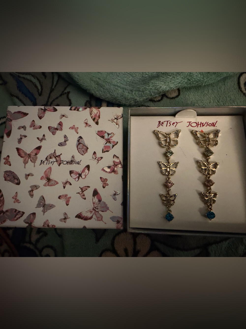 Betsy Johnson Butterfly dangle earrings
*nwt